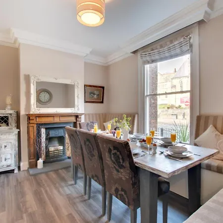 4 Bed In Oc-w461 * Whitby