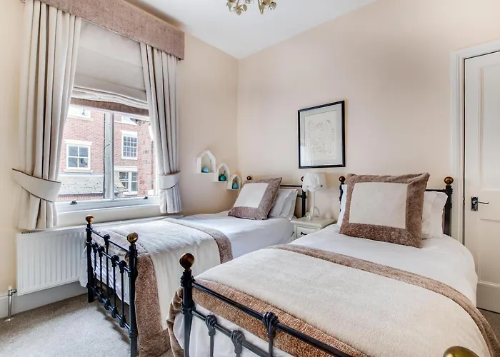 4 Bed In Oc-w461 Whitby