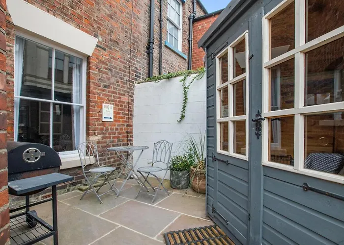 Holiday home 4 Bed In Oc-w461 *